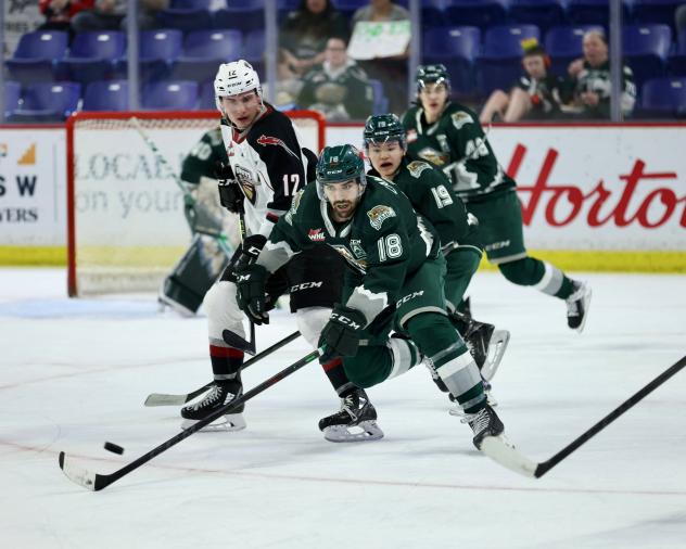 Vancouver Giants centre Adam Hall amongst the Everett Silvertips