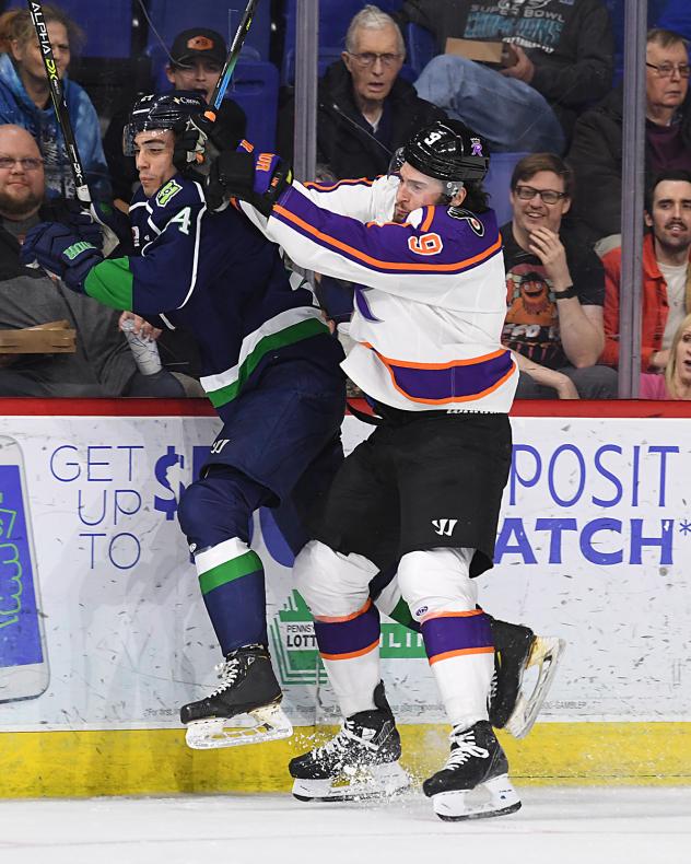 Reading Royals battle the Maine Mariners
