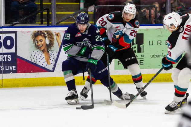 Kelowna Rockets battle the Seattle Thunderbirds
