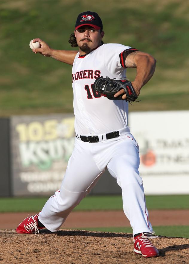 Sioux City Explorers pitcher Brandon Brosher
