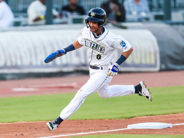 Enrique Valdez of the Columbia Fireflies flies around the bases