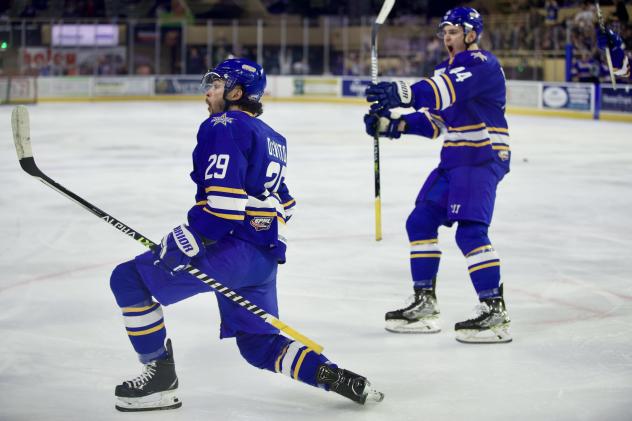 Roanoke Rail Yard Dawgs right wing Nick DeVito (left) and left wing Chad Lopez