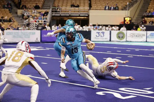 Massachusetts Pirates quarterback Alejandro Bennifield