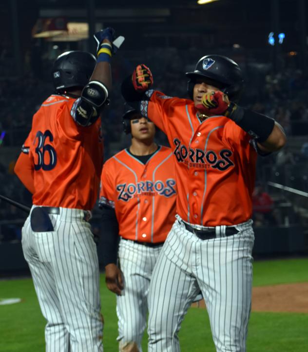 Zorros de Somerset react after Rodolfo Duran's home run