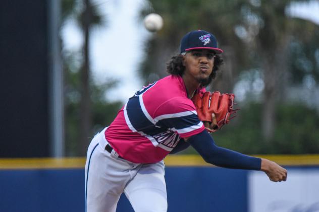 Pensacola Blue Wahoos pitcher Eury Pérez delivers