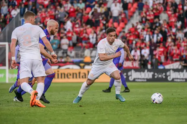 Chicago Fire FC eyes the ball aginst Toronto FC