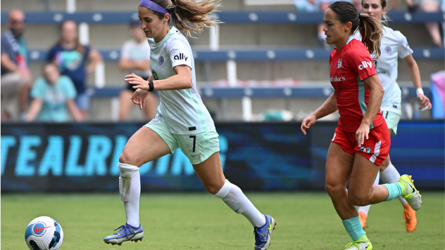 Racing Louisville FC midfielder Savannah DeMelo vs. the Kansas City Current