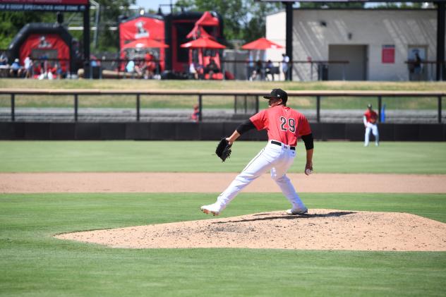 Fayetteville Woodpeckers pitcher Edinson Batista
