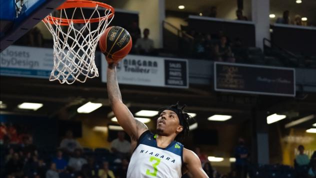 Niagara River Lions head toward the basket against the Newfoundland Growlers
