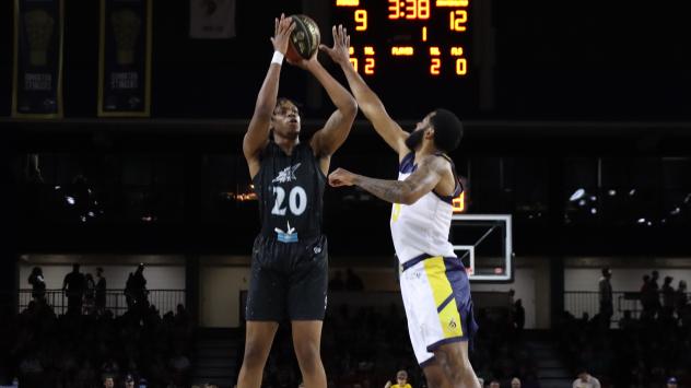 Scarborough Shooting Stars take a shot against the Edmonton Stingers