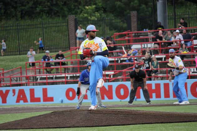 Florence Y'alls RHP Yasel Santana