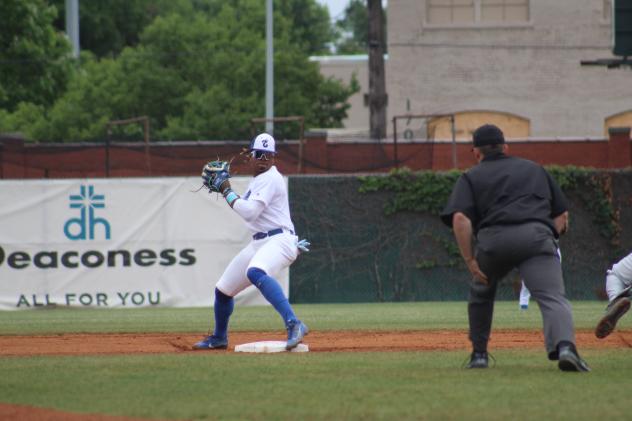 Evansville Otters infielder Gary Mattis