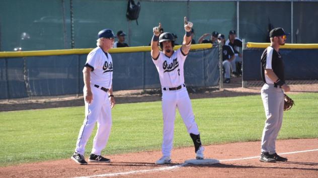 Northern Colorado Owlz infielder Kevin Higgins on third