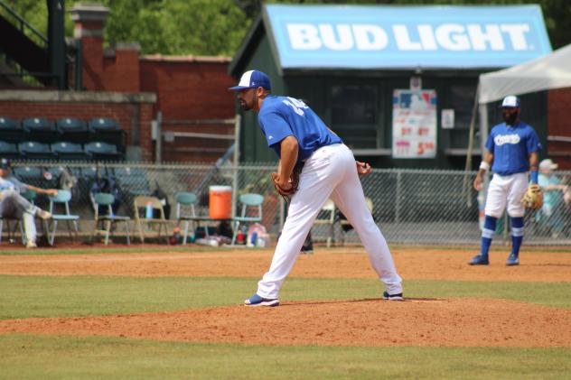 Evansville Otters pitcher Joe Riley