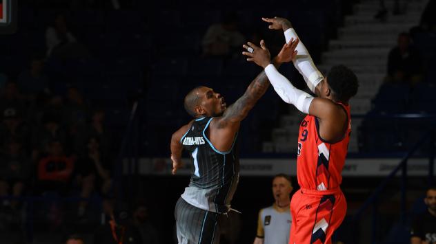 Fraser Valley Bandits shoot vs. the Scarborough Shooting Stars