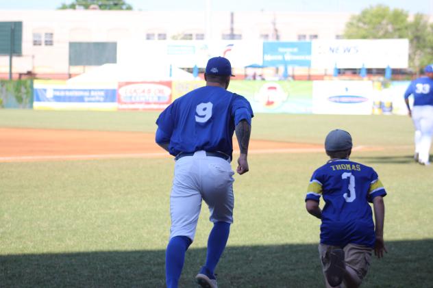 Evansville Otters outfielder Elijah MacNamee