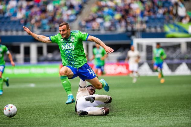 Seattle Sounders FC forward Jordan Morris evades a tackle