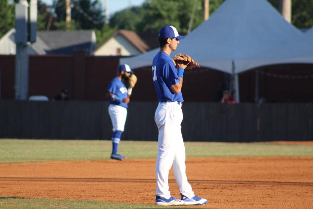 Evansville Otters ready in the field