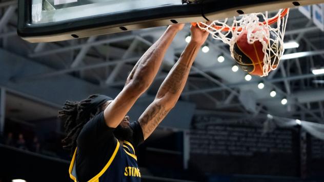 Edmonton Stingers dunk against the Guelph Nighthawks