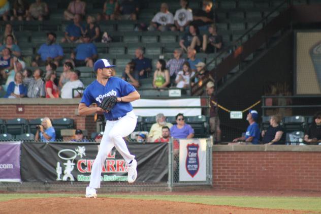 Evansville Otters pitcher Justin Watland