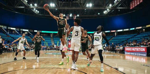 Saskatchewan Rattlers guard Ali Sow vs. the Niagara River Lions