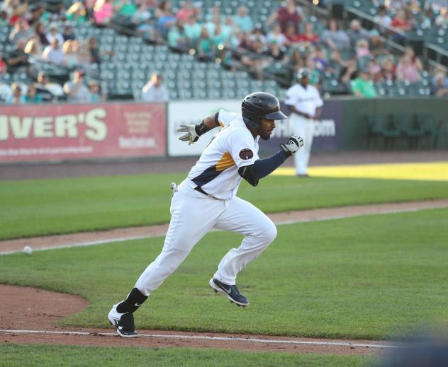York Revolution third baseman Carlos Franco
