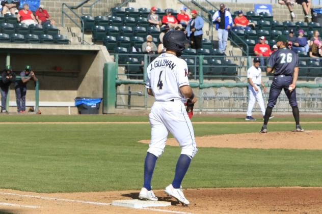 Tri-City Dust Devils' Emilker Guzman