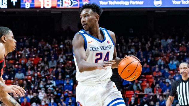 Forward Abu Kigab with Boise State