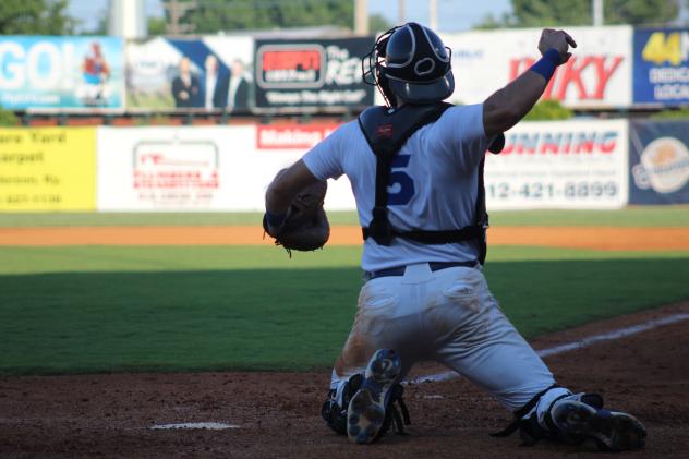 Evansville Otter' catcher Justin Felix in action