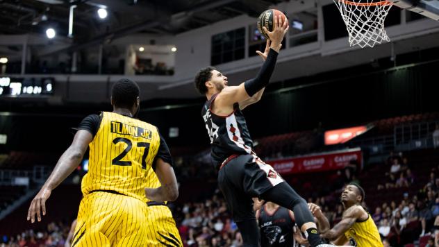 Ottawa BlackJacks go up for a layup against the Hamilton Honey Badgers
