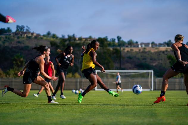 San Diego Wave Fútbol Club midfielder Jaedyn Shaw in training