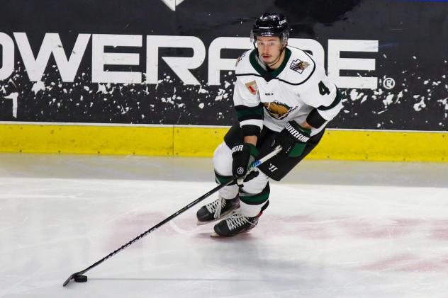 Joey Colatarci skating with the Utah Grizzlies