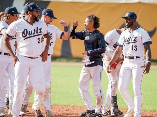 Northern Colorado Owlz celebrate win