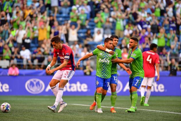 Seattle Sounders FC react after Nicolás Lodeiro's goal against FC Dallas