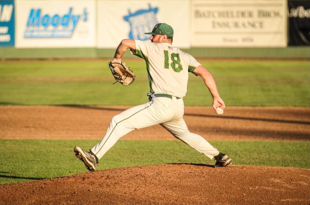 Sanford Mainers' R.C. Lichtenstein on the mound