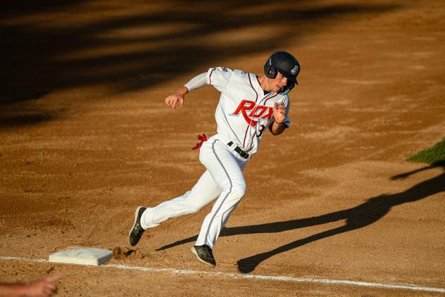 Magnum Hofstetter of the St. Cloud Rox rounds third