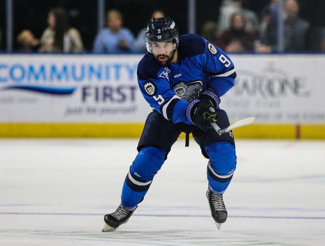 Jacksonville Icemen forward Luke Lynch