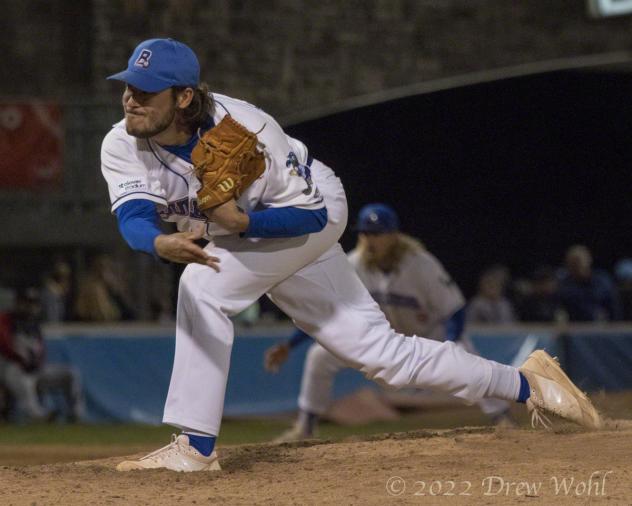 Zach Schneider of the New York Boulders in action