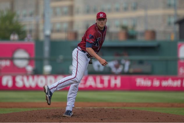 Kansas City Monarchs' Matt Hartman on the mound