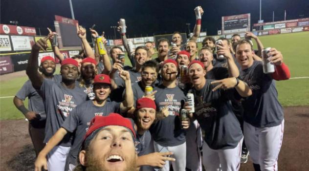 Washington Wild Things pose after securing a playoff berth