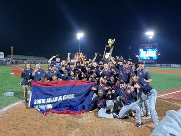 Bowling Green Hot Rods celebrate win