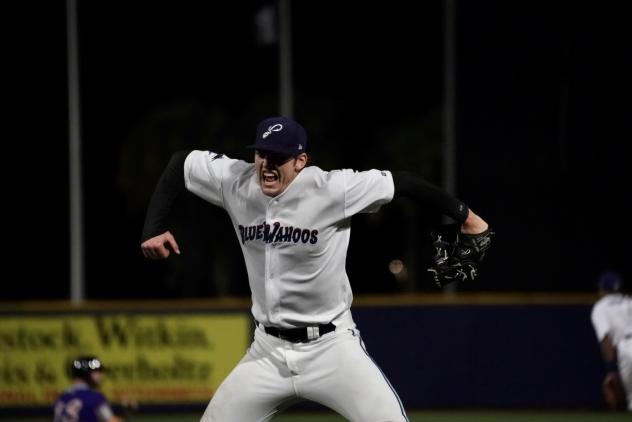 Pensacola Blue Wahoos celebrating win