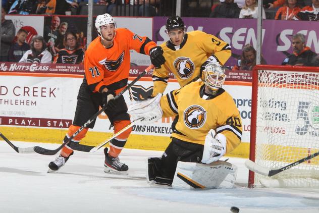 Lehigh Valley Phantoms' Tyson Foerster And Wilkes-Barre/scranton Penguins' Goalie Dustin Tokarski In Action