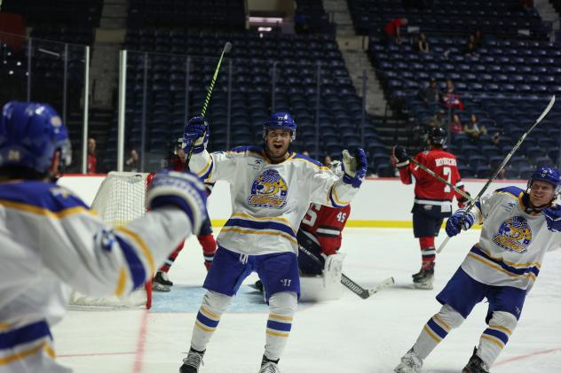 Roanoke Rail Yard Dawgs forward Chris Vella
