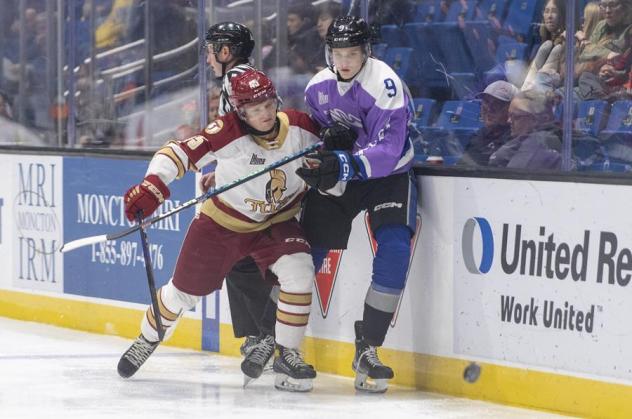 Saint John Sea Dogs' Charles Savoie versus Acadie-Bathurst Titan's Harry Clements