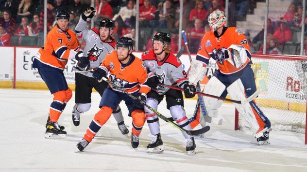 Worcester Railers HC battle the Adirondack Thunder