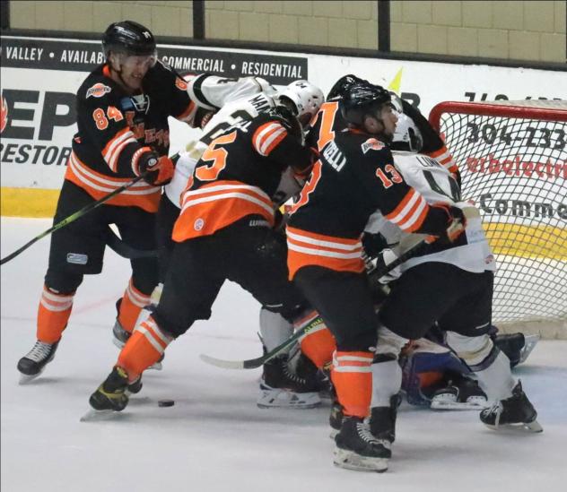 Wheeling Nailers try to keep the Fort Wayne Komets at bay