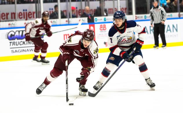 Peterborough Petes centre J.R. Avon handles the puck against the Saginaw Spirit