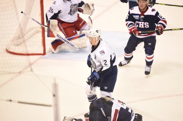 Jacksonville Icemen's Jacob Friend Battles The South Carolina Stingrays
