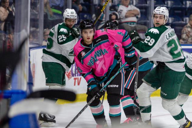 Kelowna Rockets right wing Marcus Pacheco (left) vs. the Everett Silvertips